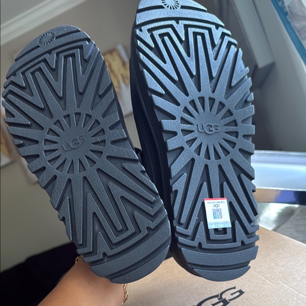 UGG Women's Goldenglow Sandals Black - Picture 5 of 7